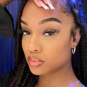 Meet your Posher, Charisa